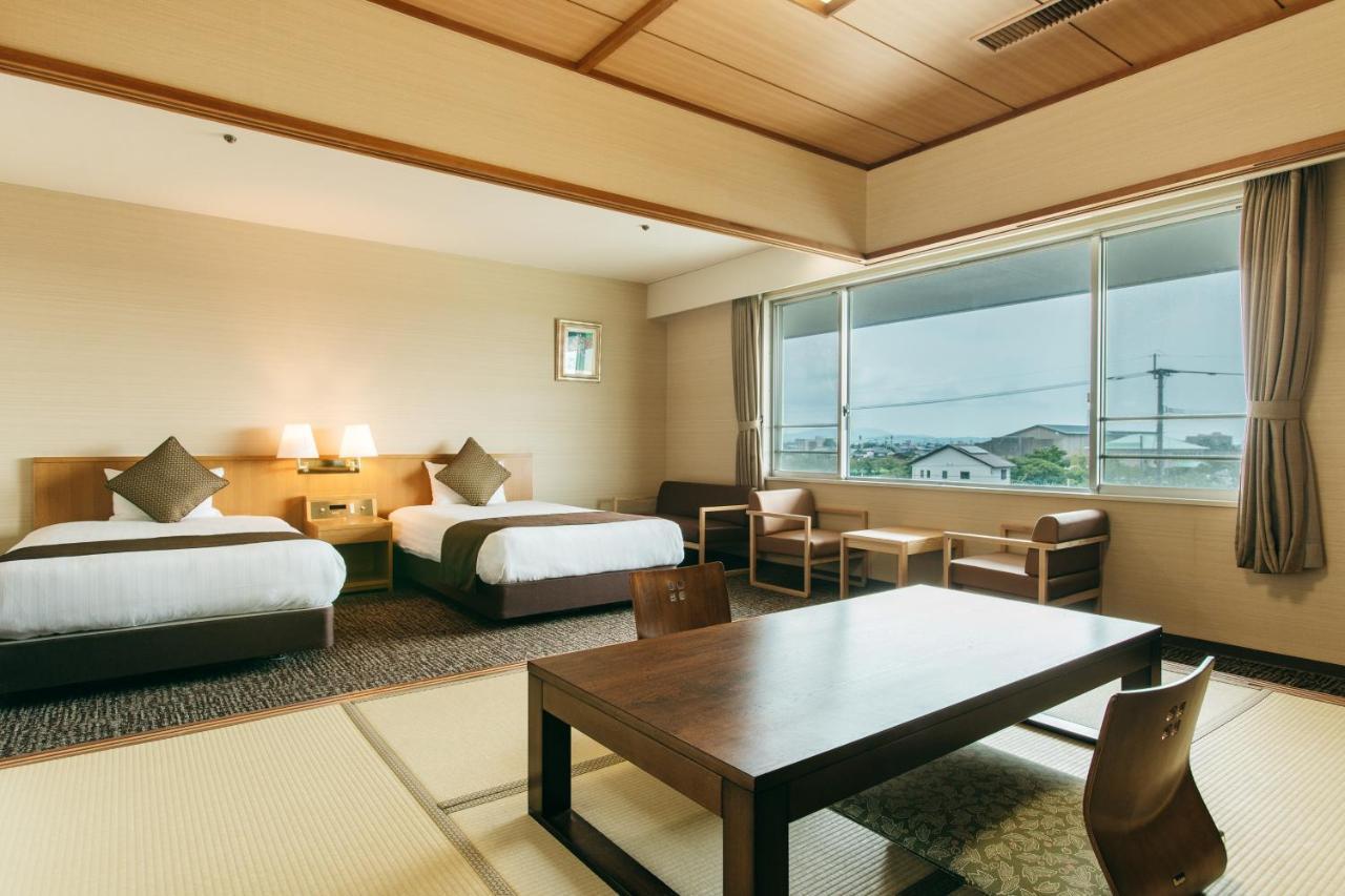 亀の井ホテル 4*