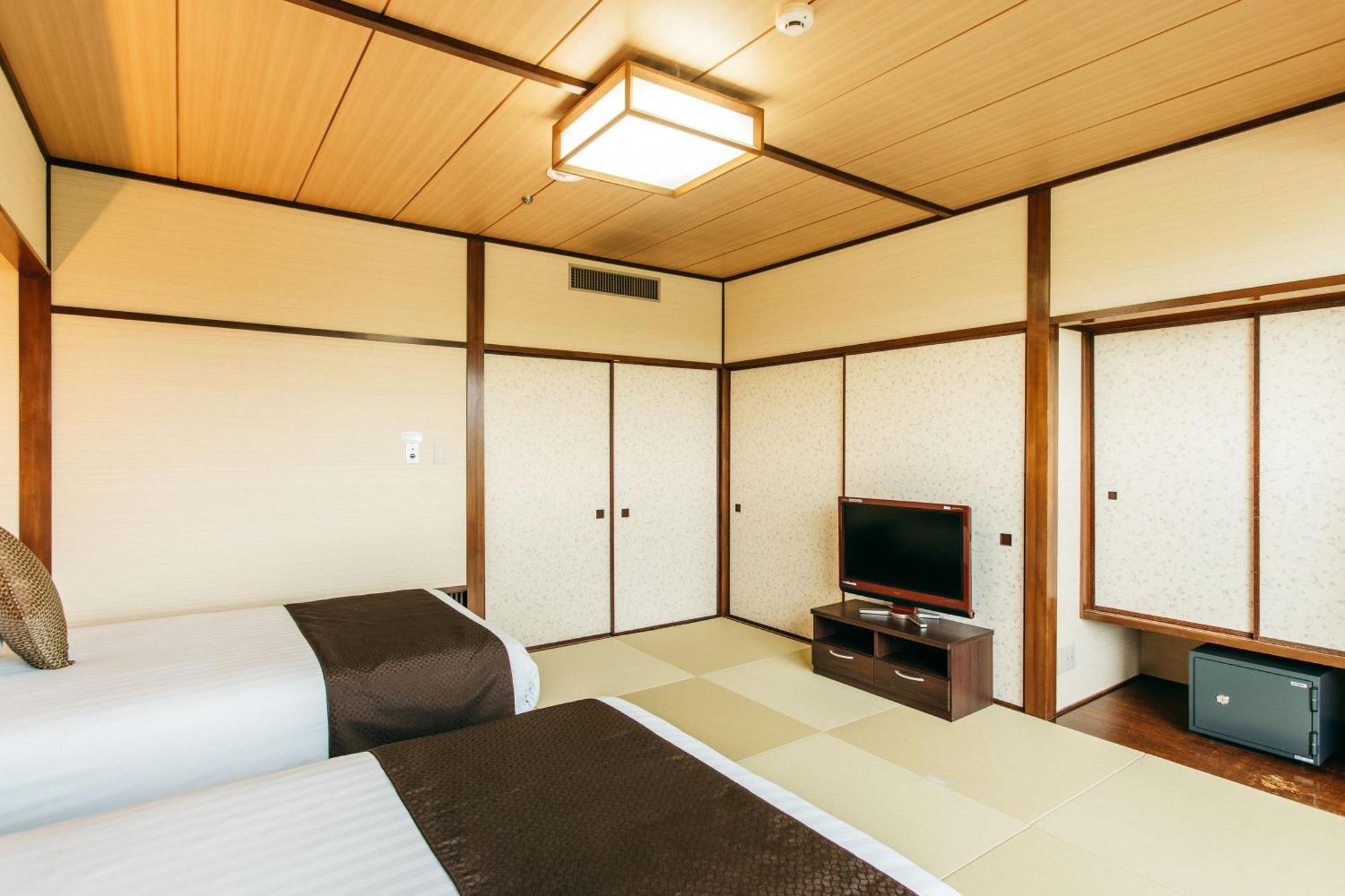 旅館 亀の井ホテル 4*