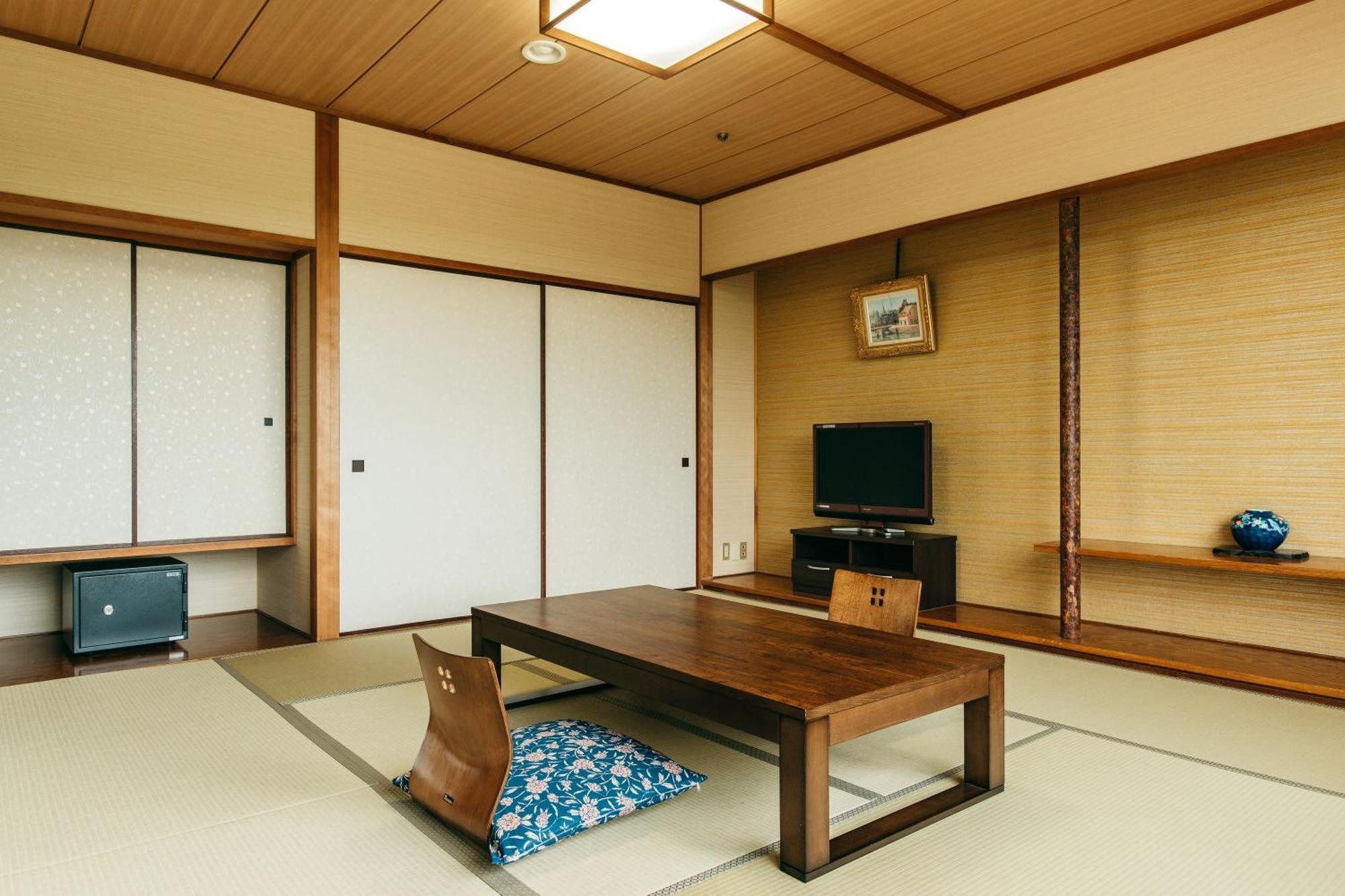 亀の井ホテル 旅館 4*